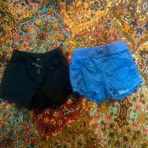 Set of 2 casual shorts